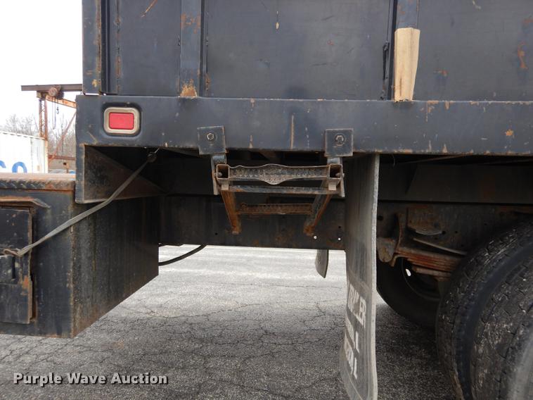 image for item DC8733 2005 Chevrolet C7500 flatbed truck