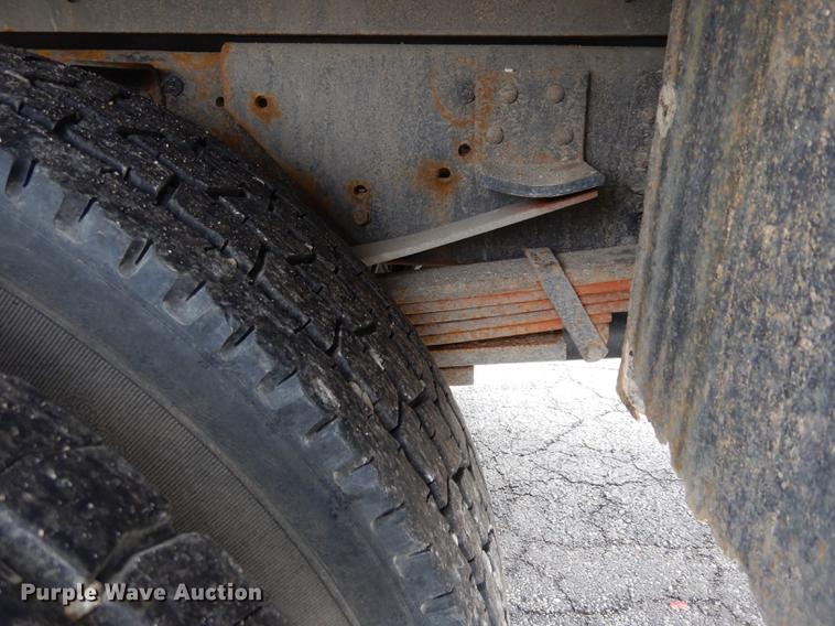 image for item DC8733 2005 Chevrolet C7500 flatbed truck