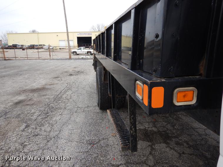 image for item DC8733 2005 Chevrolet C7500 flatbed truck