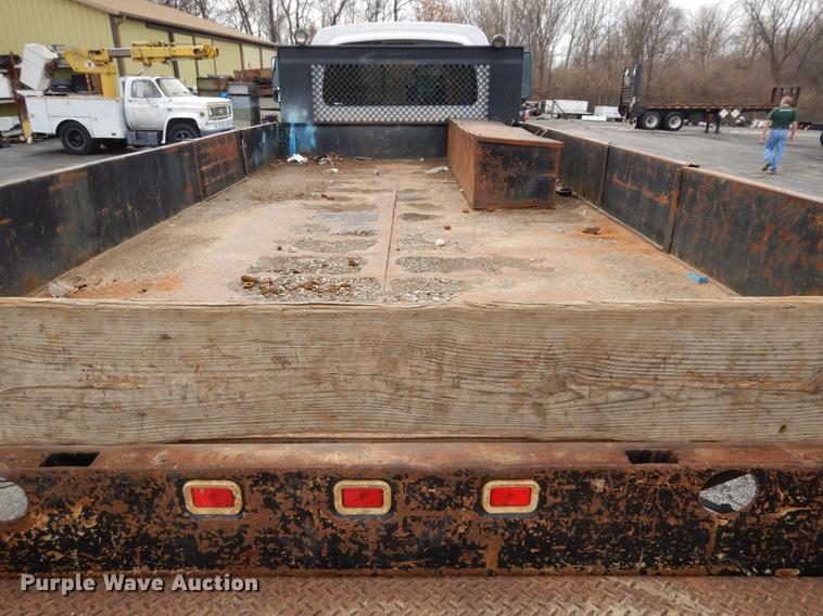 image for item DC8733 2005 Chevrolet C7500 flatbed truck