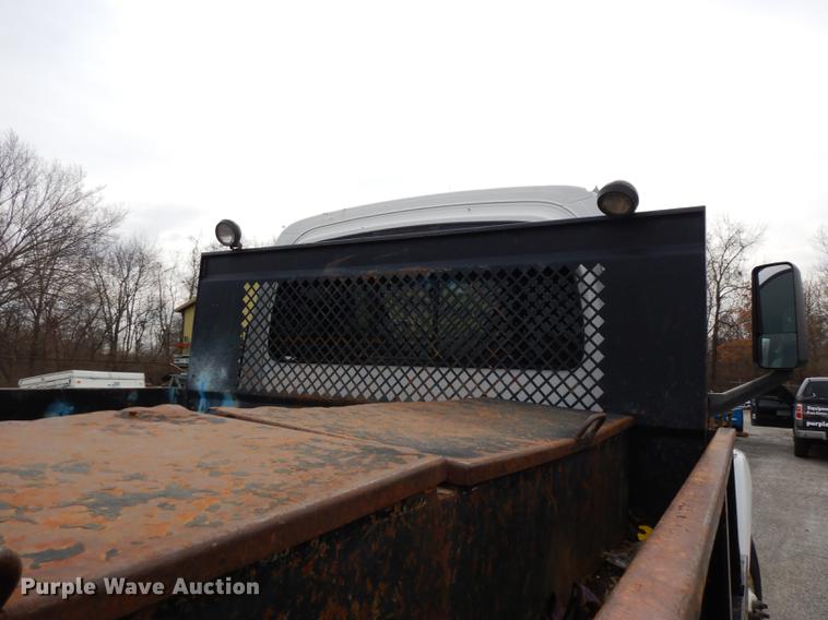 image for item DC8733 2005 Chevrolet C7500 flatbed truck