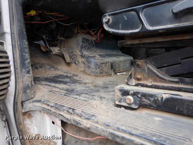 image for item DC8733 2005 Chevrolet C7500 flatbed truck