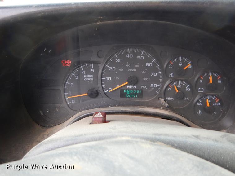 image for item DC8733 2005 Chevrolet C7500 flatbed truck