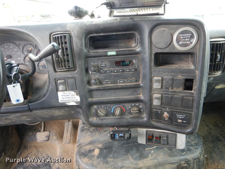 image for item DC8733 2005 Chevrolet C7500 flatbed truck