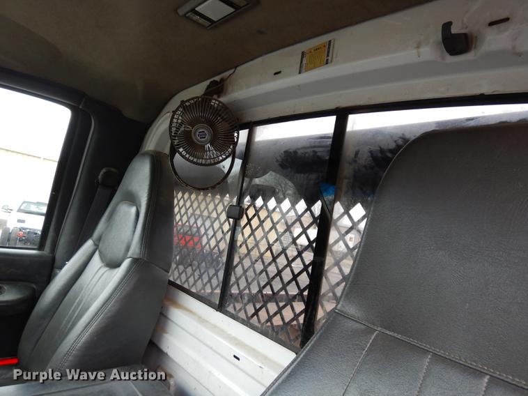 image for item DC8733 2005 Chevrolet C7500 flatbed truck