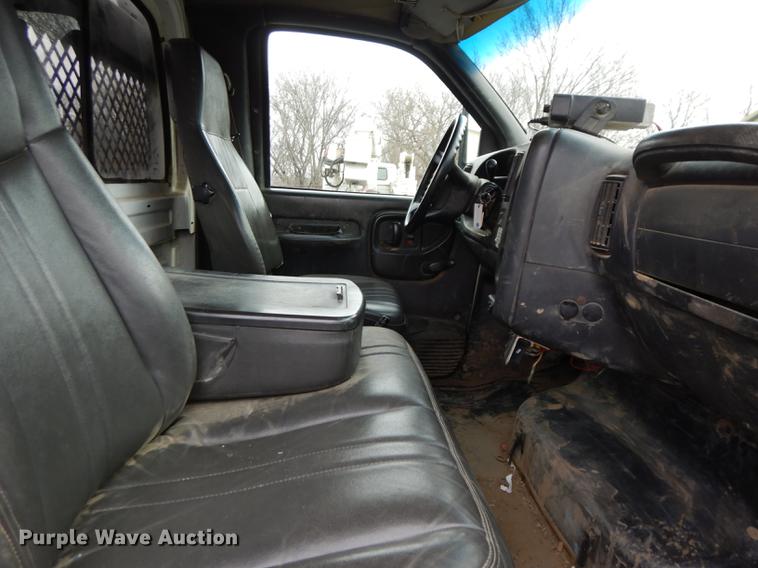 image for item DC8733 2005 Chevrolet C7500 flatbed truck