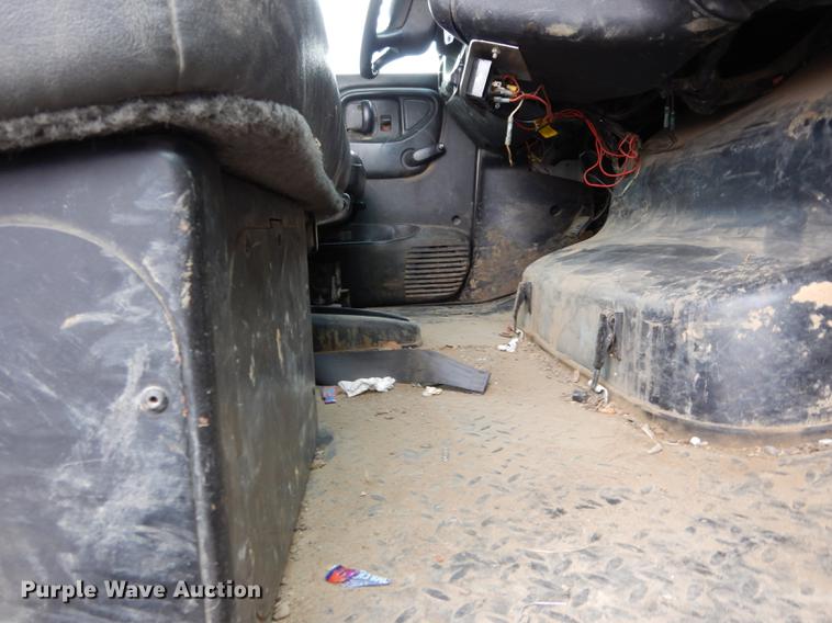 image for item DC8733 2005 Chevrolet C7500 flatbed truck