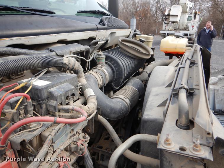 image for item DC8733 2005 Chevrolet C7500 flatbed truck