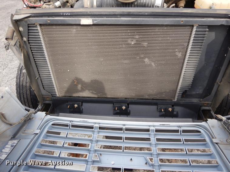 image for item DC8733 2005 Chevrolet C7500 flatbed truck