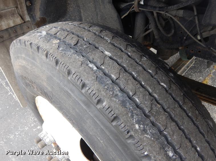 image for item DC8733 2005 Chevrolet C7500 flatbed truck