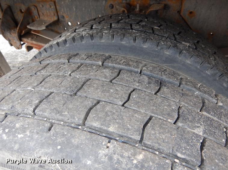 image for item DC8733 2005 Chevrolet C7500 flatbed truck