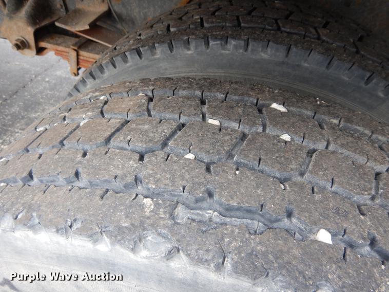 image for item DC8733 2005 Chevrolet C7500 flatbed truck