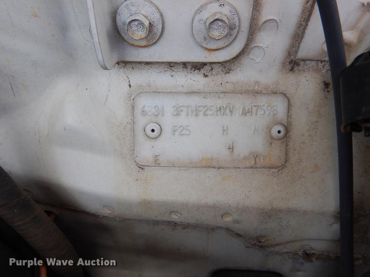 image for item DC8734 1997 Ford F250 flatbed pickup truck