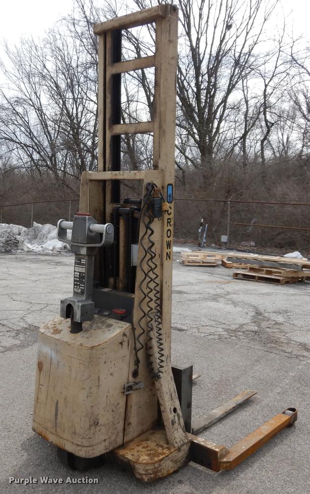 image for item DC8735 Crown WT25 forklift