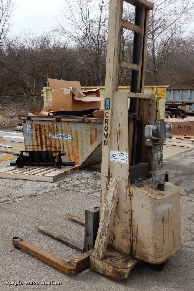 image for item DC8735 Crown WT25 forklift