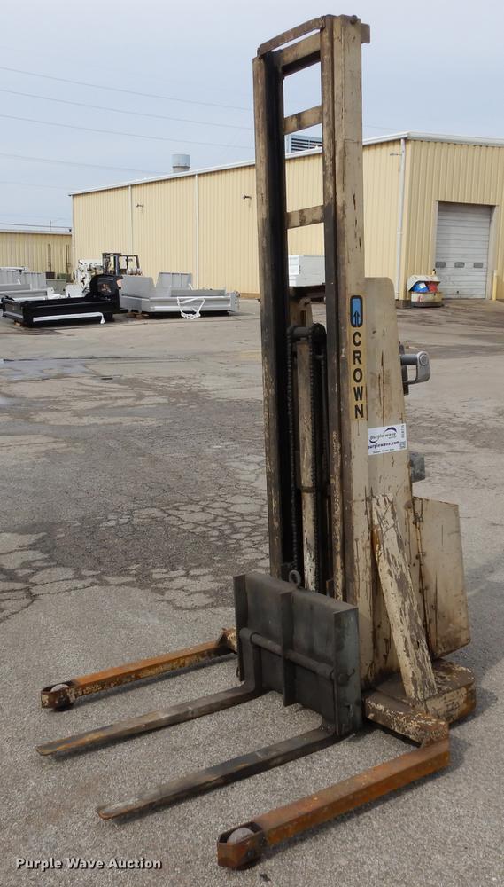 image for item DC8735 Crown WT25 forklift