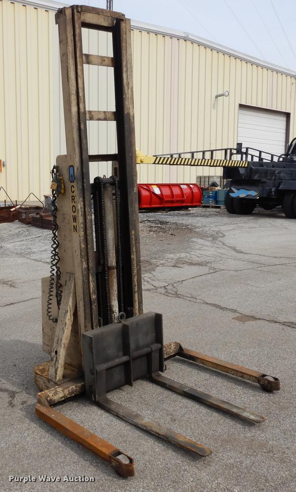 image for item DC8735 Crown WT25 forklift