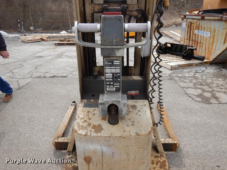 image for item DC8735 Crown WT25 forklift