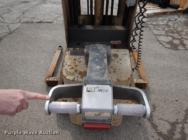 image for item DC8735 Crown WT25 forklift