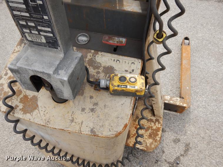 image for item DC8735 Crown WT25 forklift