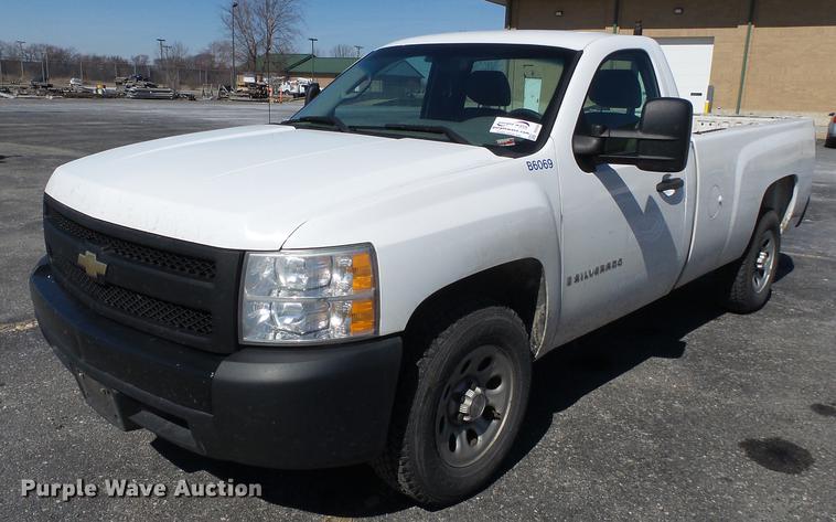 image for item DD2330 2007 Chevrolet Silverado 1500 pickup truck