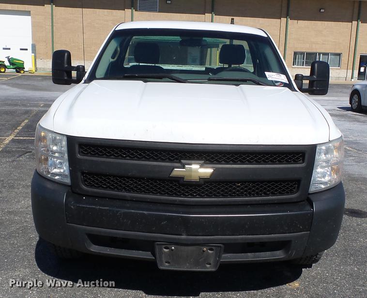 image for item DD2330 2007 Chevrolet Silverado 1500 pickup truck