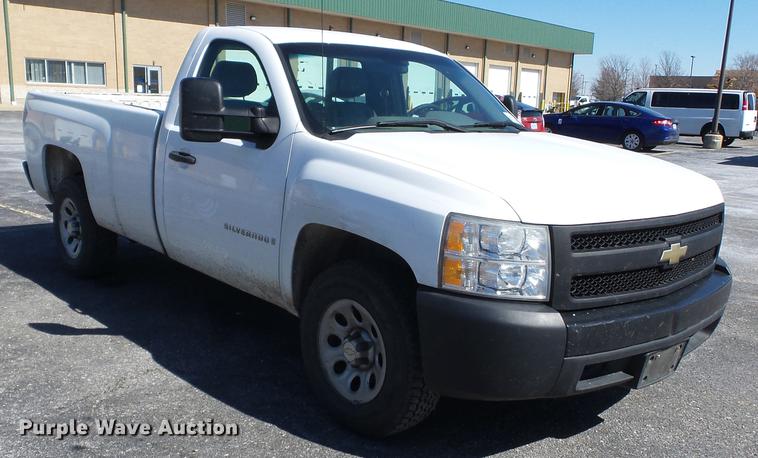 image for item DD2330 2007 Chevrolet Silverado 1500 pickup truck