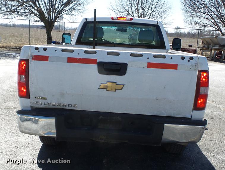 image for item DD2330 2007 Chevrolet Silverado 1500 pickup truck