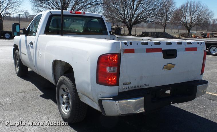 image for item DD2330 2007 Chevrolet Silverado 1500 pickup truck