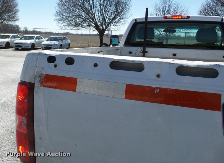 image for item DD2330 2007 Chevrolet Silverado 1500 pickup truck