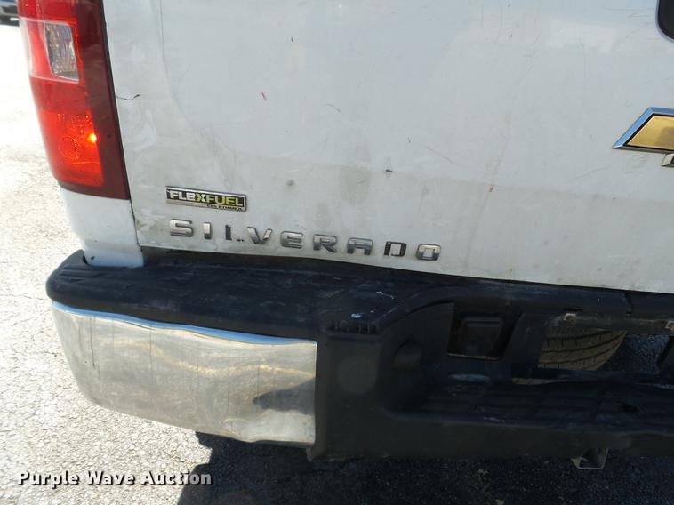 image for item DD2330 2007 Chevrolet Silverado 1500 pickup truck