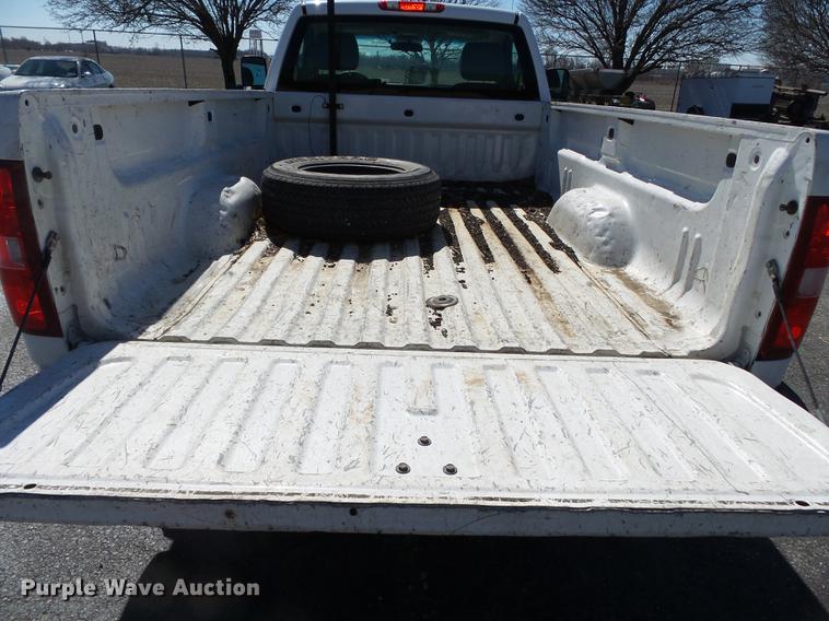 image for item DD2330 2007 Chevrolet Silverado 1500 pickup truck