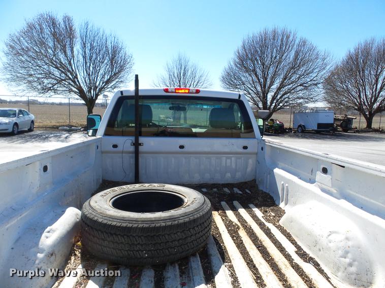 image for item DD2330 2007 Chevrolet Silverado 1500 pickup truck