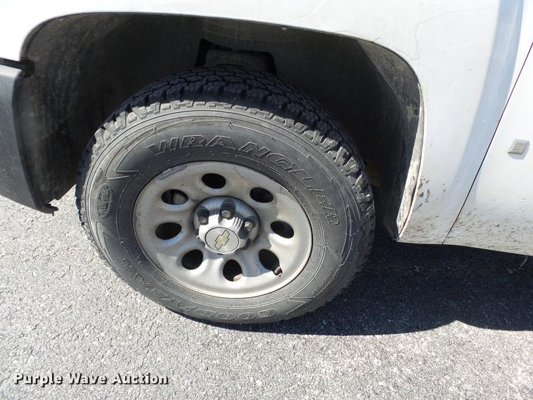 image for item DD2330 2007 Chevrolet Silverado 1500 pickup truck