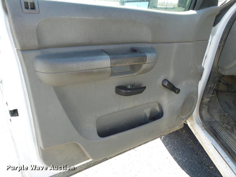 image for item DD2330 2007 Chevrolet Silverado 1500 pickup truck