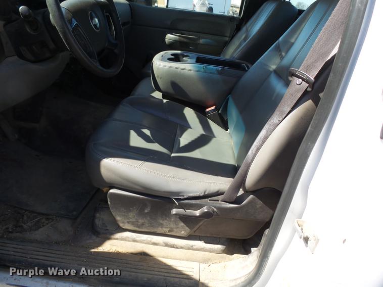 image for item DD2330 2007 Chevrolet Silverado 1500 pickup truck