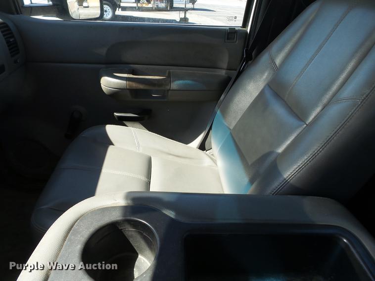 image for item DD2330 2007 Chevrolet Silverado 1500 pickup truck