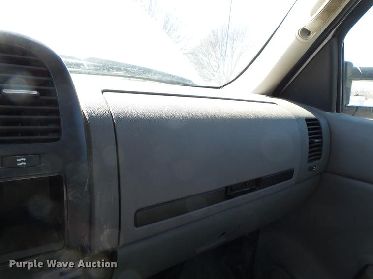 image for item DD2330 2007 Chevrolet Silverado 1500 pickup truck