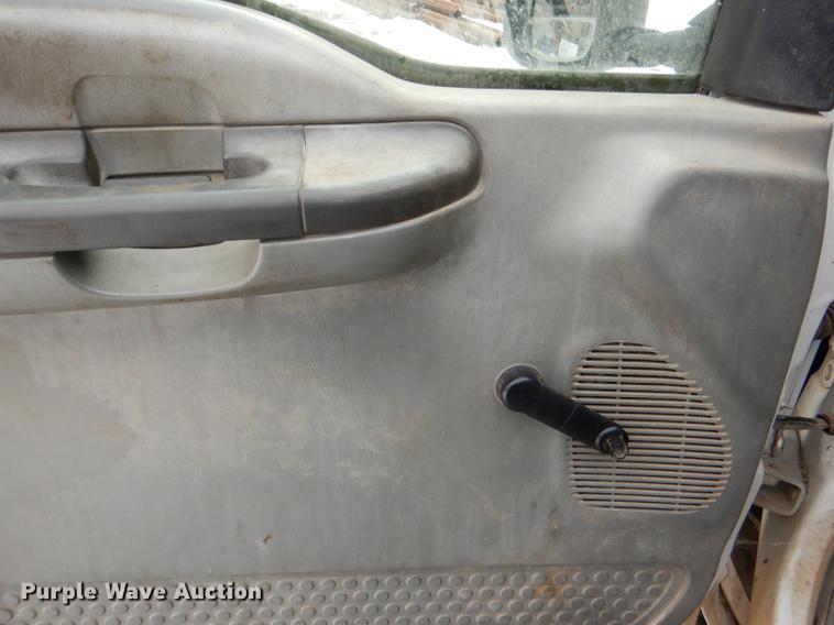 image for item DE0099 2002 Ford F350 Super Duty XL flatbed pickup truck