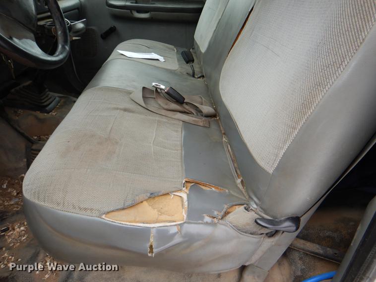 image for item DE0099 2002 Ford F350 Super Duty XL flatbed pickup truck