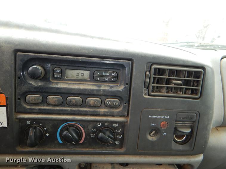 image for item DE0099 2002 Ford F350 Super Duty XL flatbed pickup truck