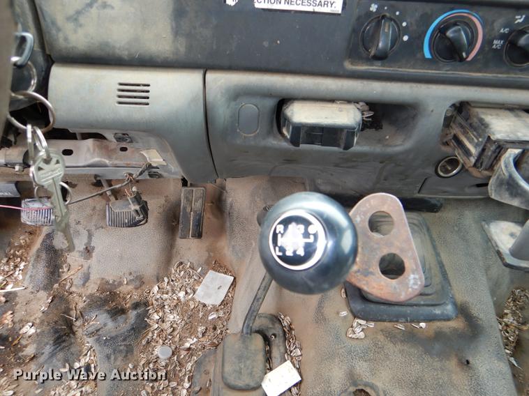 image for item DE0099 2002 Ford F350 Super Duty XL flatbed pickup truck