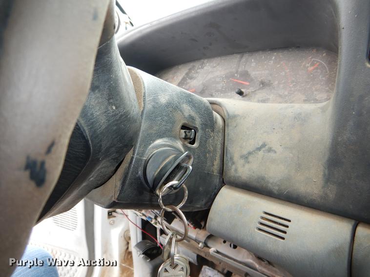 image for item DE0099 2002 Ford F350 Super Duty XL flatbed pickup truck