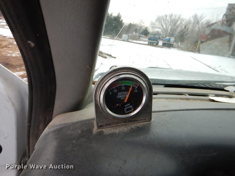 image for item DE0099 2002 Ford F350 Super Duty XL flatbed pickup truck