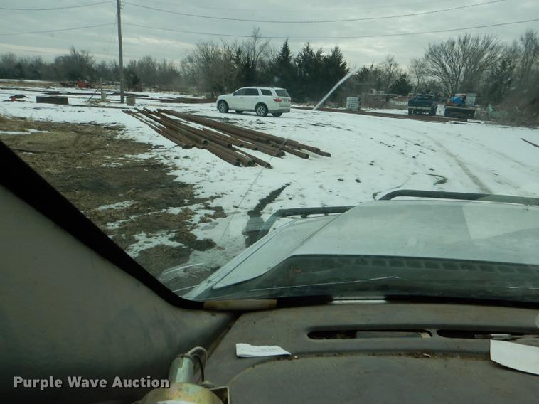 image for item DE0099 2002 Ford F350 Super Duty XL flatbed pickup truck