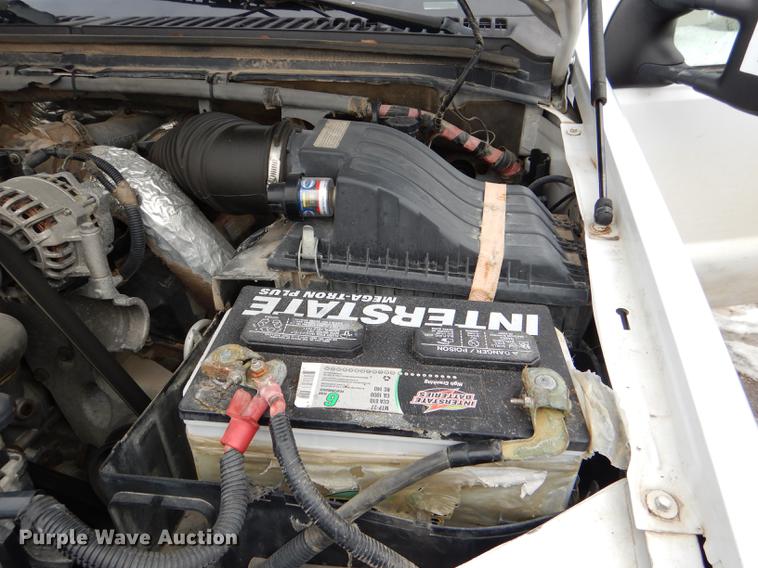 image for item DE0099 2002 Ford F350 Super Duty XL flatbed pickup truck