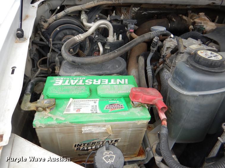 image for item DE0099 2002 Ford F350 Super Duty XL flatbed pickup truck