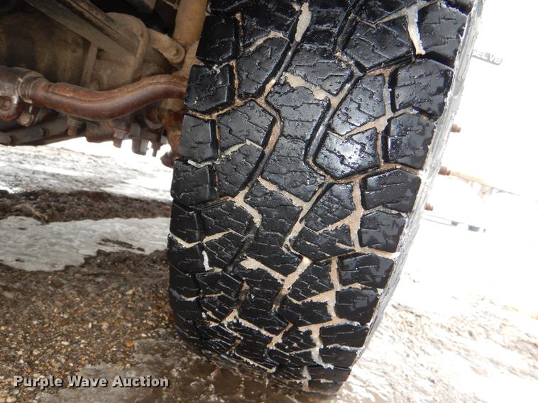 image for item DE0099 2002 Ford F350 Super Duty XL flatbed pickup truck