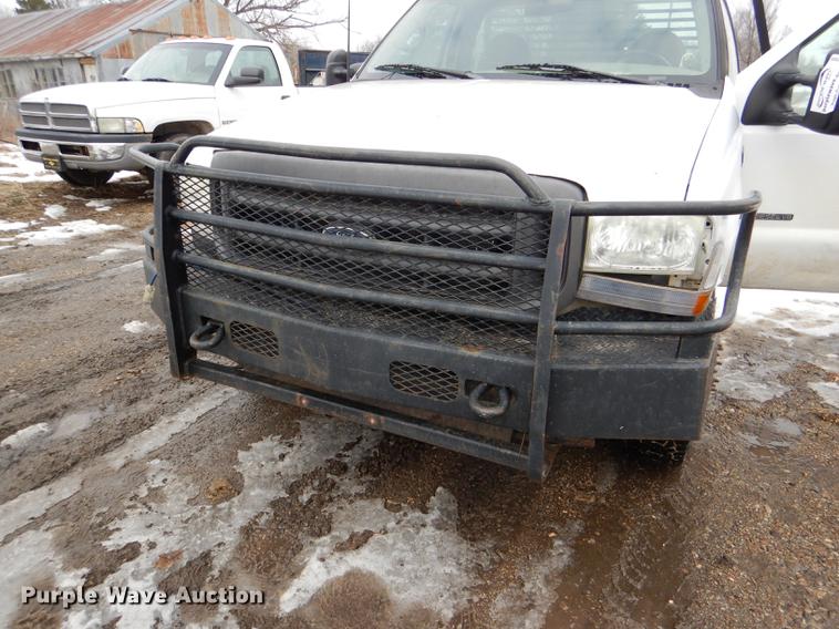 image for item DE0099 2002 Ford F350 Super Duty XL flatbed pickup truck