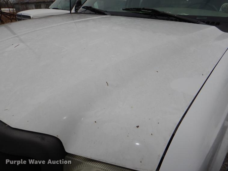 image for item DE0099 2002 Ford F350 Super Duty XL flatbed pickup truck